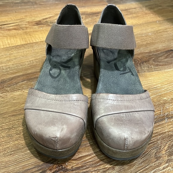 OTBT Wander Out Closed Toe Leather Wedge Sandal - Picture 6 of 7